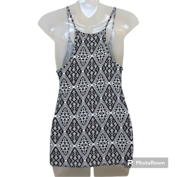 Mudd Black and White Geo Pattern Tank Top Size Small - Picture 2 of 5